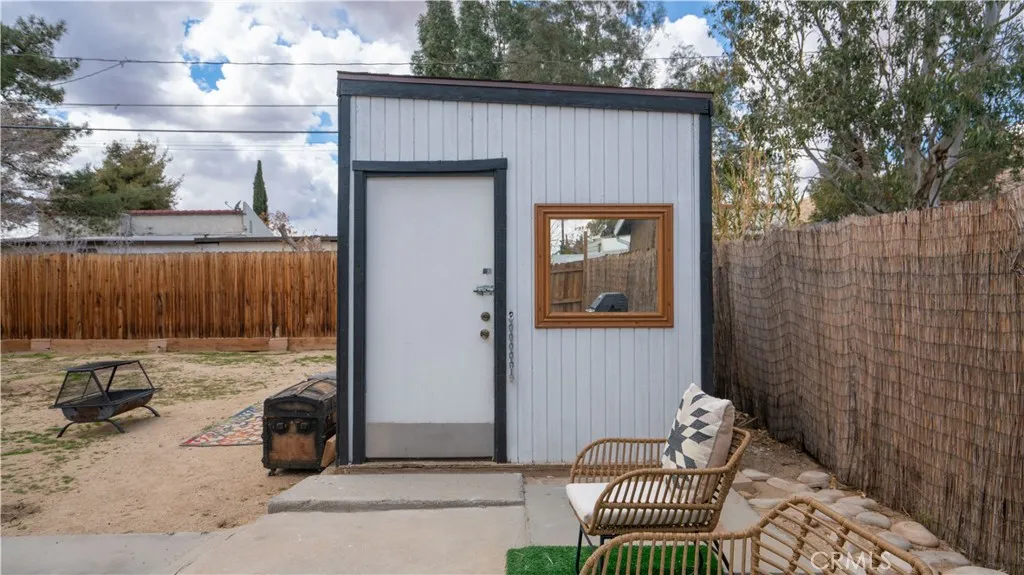 6972 Tamarisk Avenue, Yucca Valley, California 92284 home-pic-22