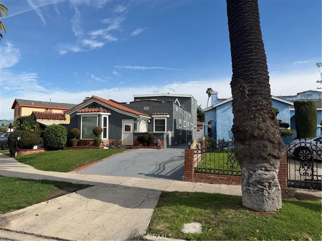 3020 S Palm Grove, Los Angeles, California 90016 home-pic-1
