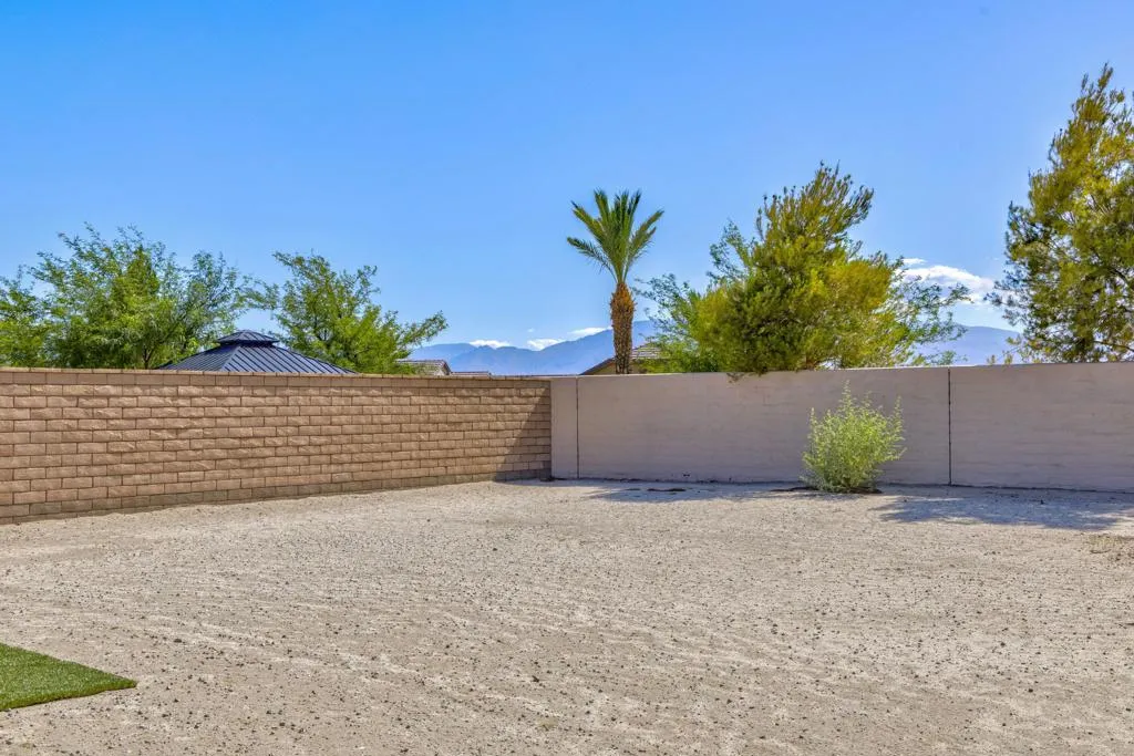 42801 Torno Place, Indio, California 92203 home-pic-19