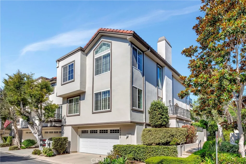 19362 Maidstone Lane, Huntington Beach, California 92648 home-pic-1