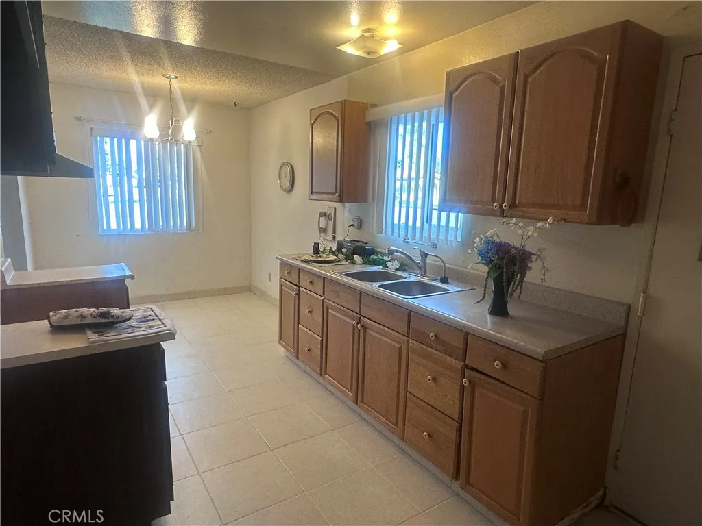 2221 San Bernardo, Hemet, California 92545 home-pic-2