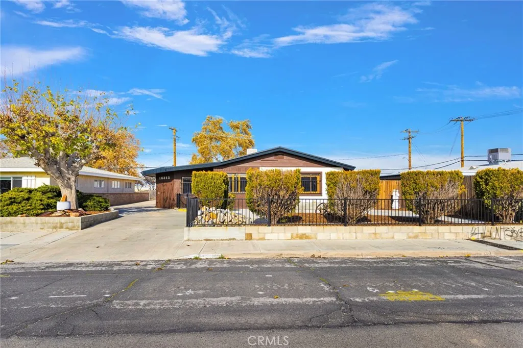 16352 Del Norte Drive, Victorville, California 92395 home-pic-3