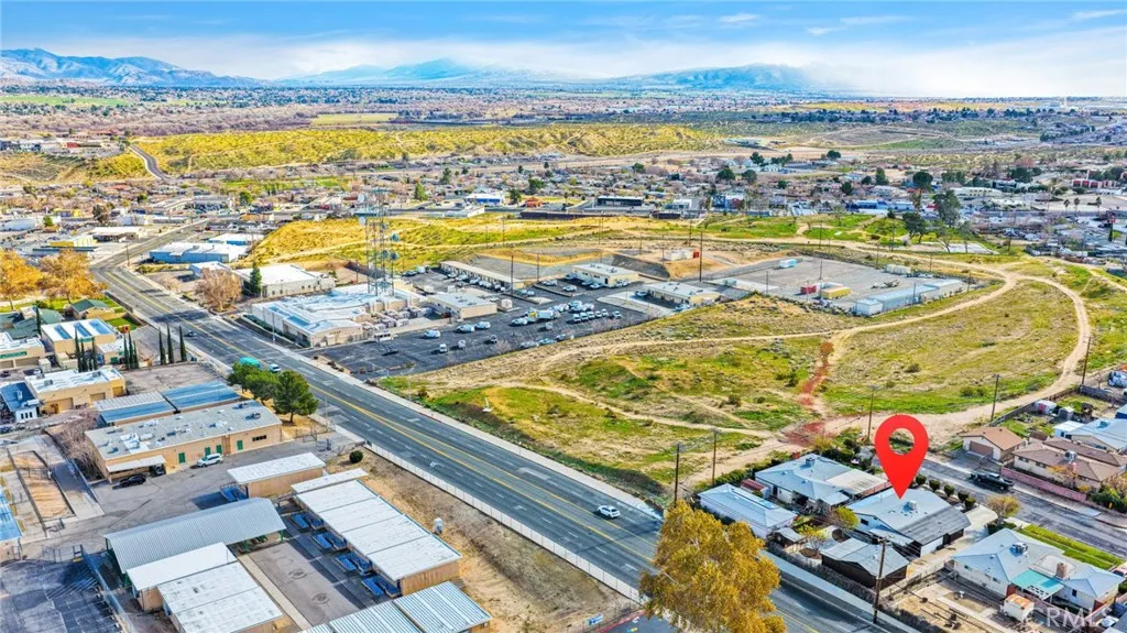 16352 Del Norte Drive, Victorville, California 92395 home-pic-46