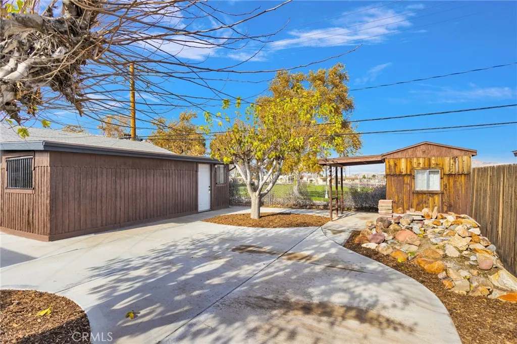 16352 Del Norte Drive, Victorville, California 92395 home-pic-34