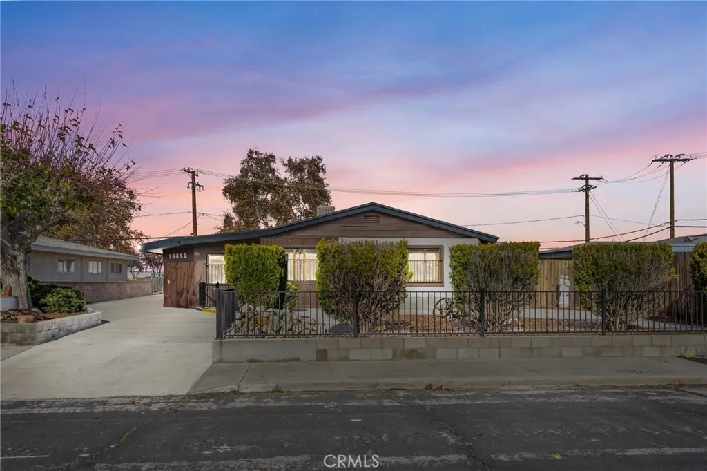 16352 Del Norte Drive, Victorville, California 92395 home-pic-1