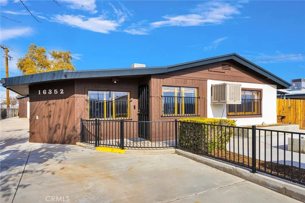 16352 Del Norte Drive, Victorville, California 92395 home-pic-4