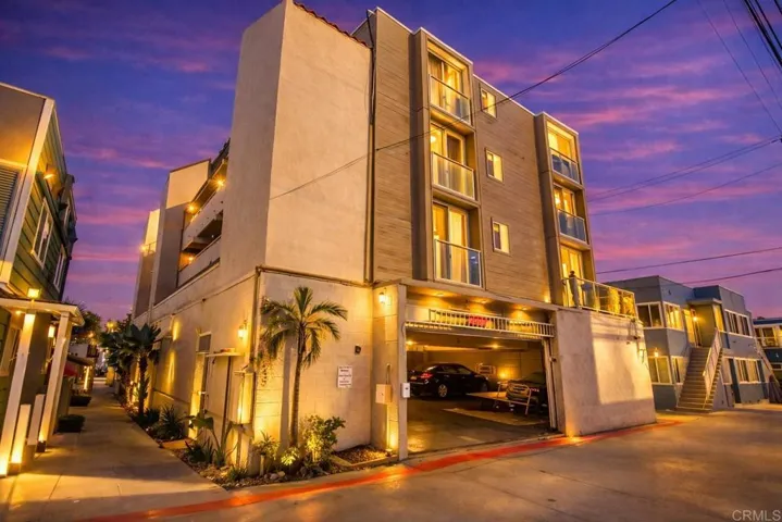725 Redondo Court 27, San Diego, California 92109