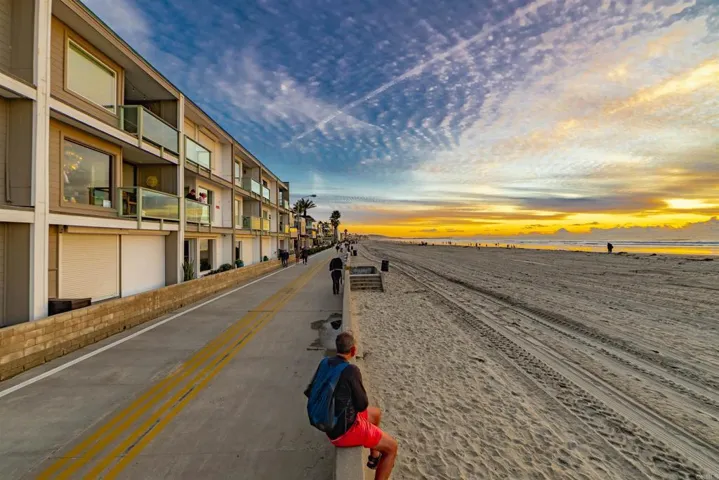 725 Redondo Court 27, San Diego, California 92109