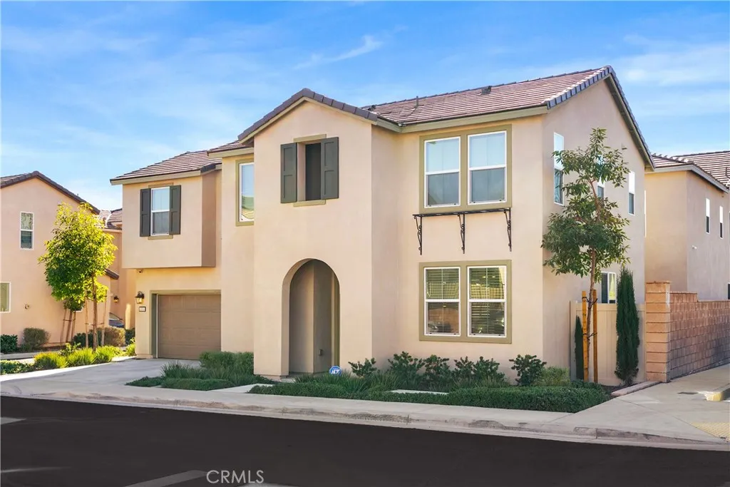 904 Maya Crossing 19, Lake Elsinore, California 92530 home-pic-1