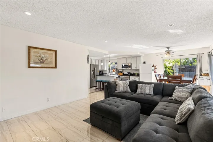 11545 Honeyglen, Pacoima, California 91331 — photo 5