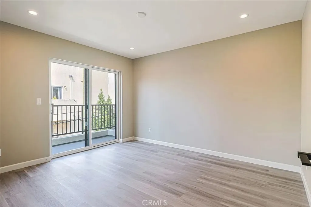 5261 Harmony Avenue, North Hollywood, California 91601 home-pic-12