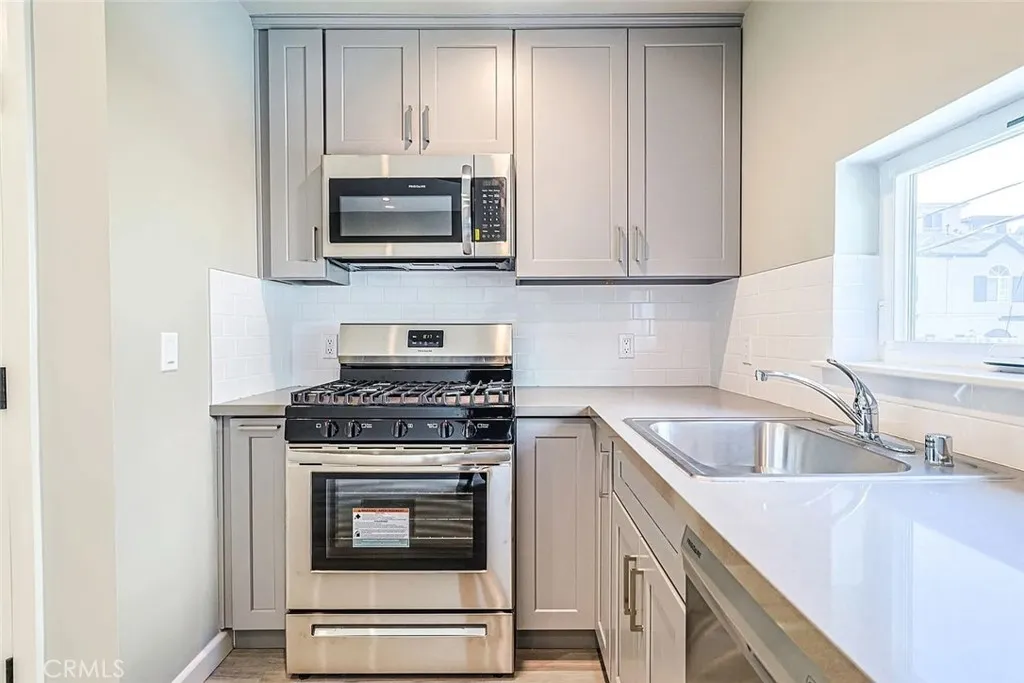 5261 Harmony Avenue, North Hollywood, California 91601 home-pic-8