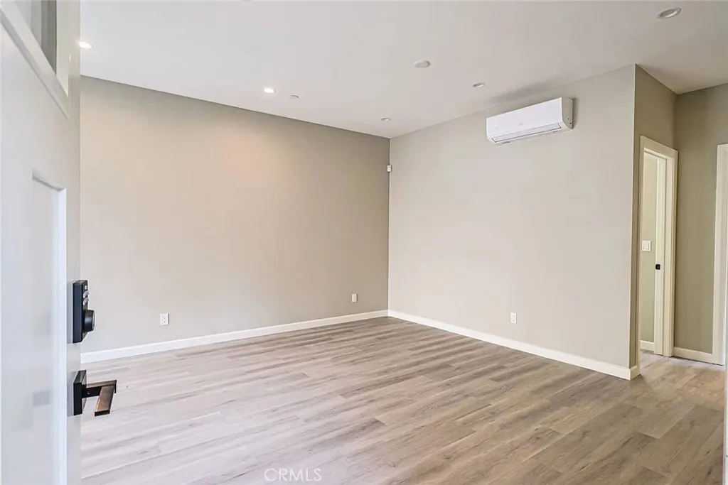 5261 Harmony Avenue, North Hollywood, California 91601 home-pic-6