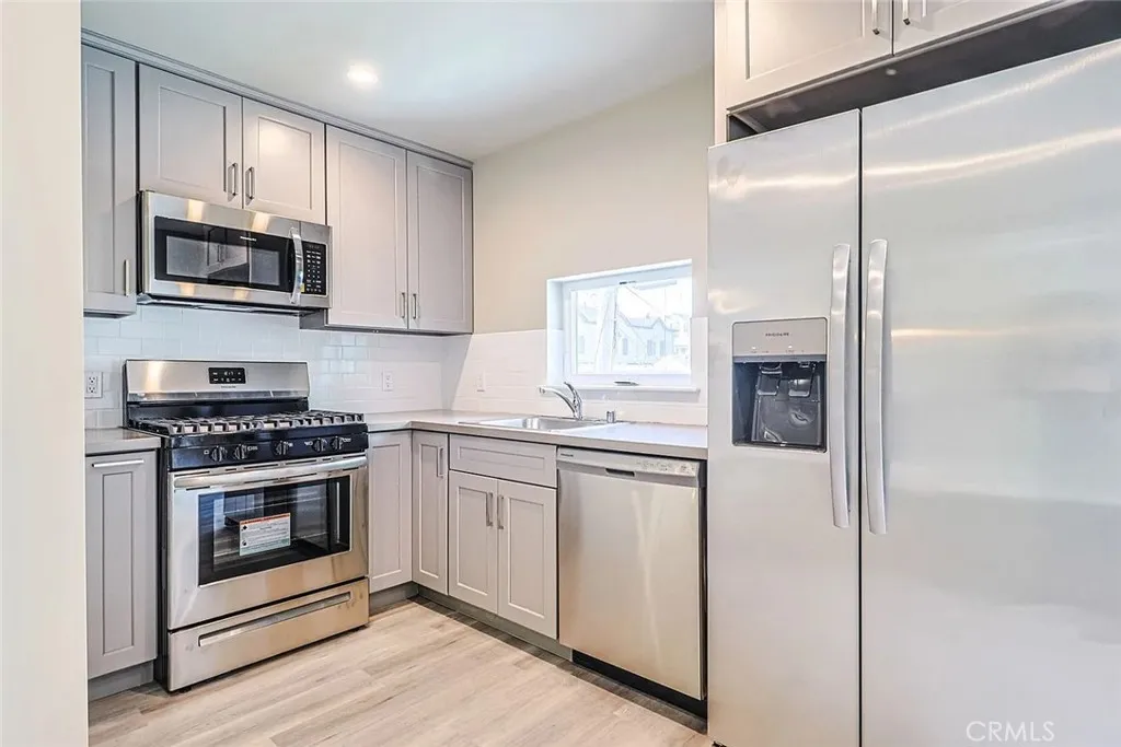 5261 Harmony Avenue, North Hollywood, California 91601 home-pic-9