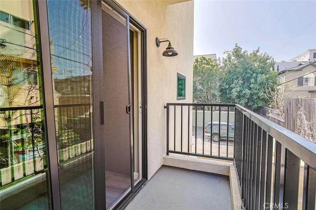 5261 Harmony Avenue, North Hollywood, California 91601 home-pic-11