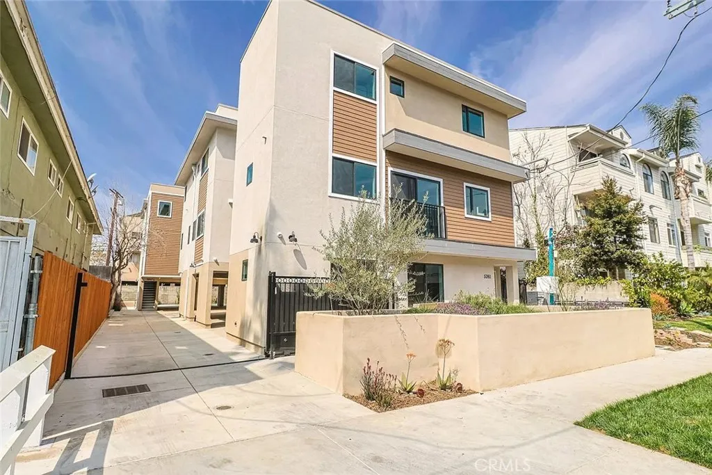 5261 Harmony Avenue, North Hollywood, California 91601 home-pic-1