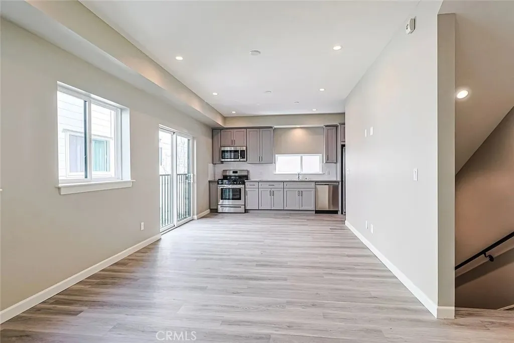 5261 Harmony Avenue, North Hollywood, California 91601 home-pic-27