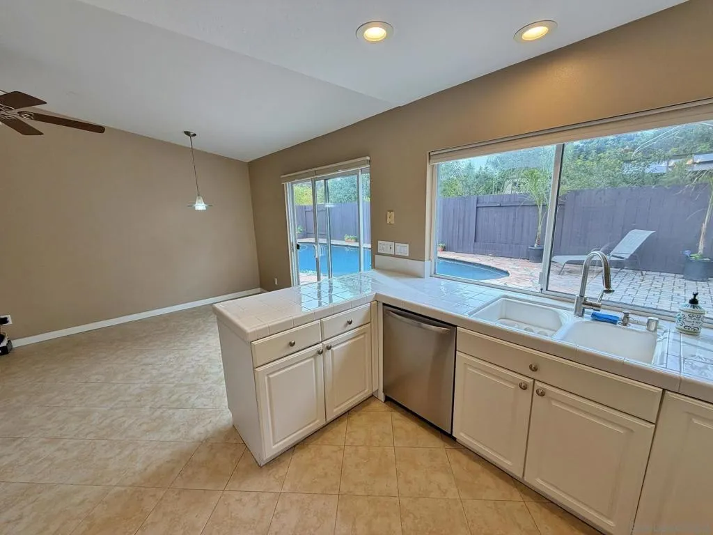 9970 Mesa Madera Dr, San Diego, California 92131 home-pic-12