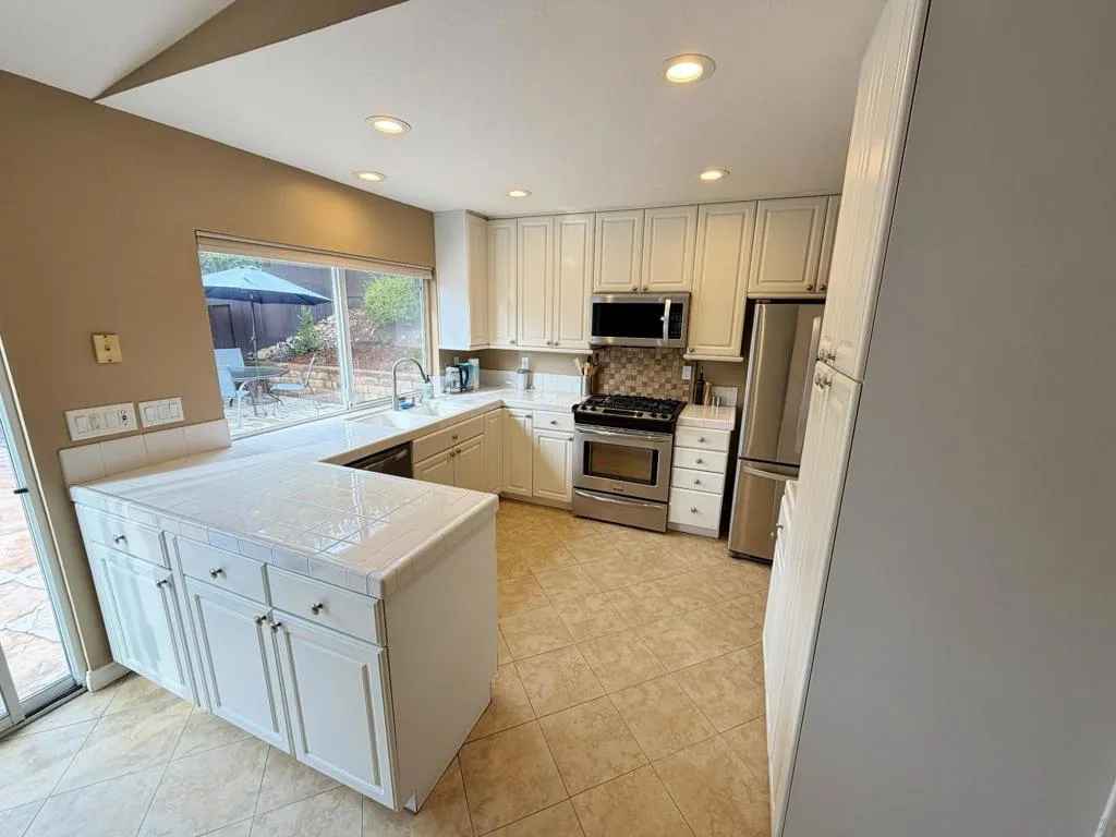 9970 Mesa Madera Dr, San Diego, California 92131 home-pic-10