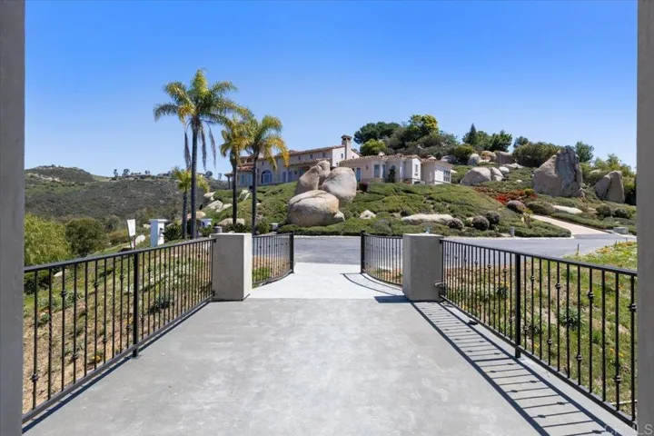 9607 Misty Meadow Lane, Escondido, California 92026
