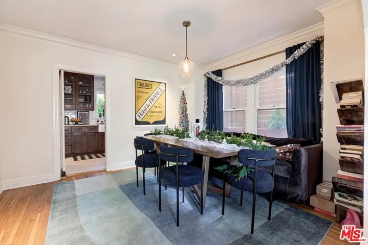 1503 Westerly dining room