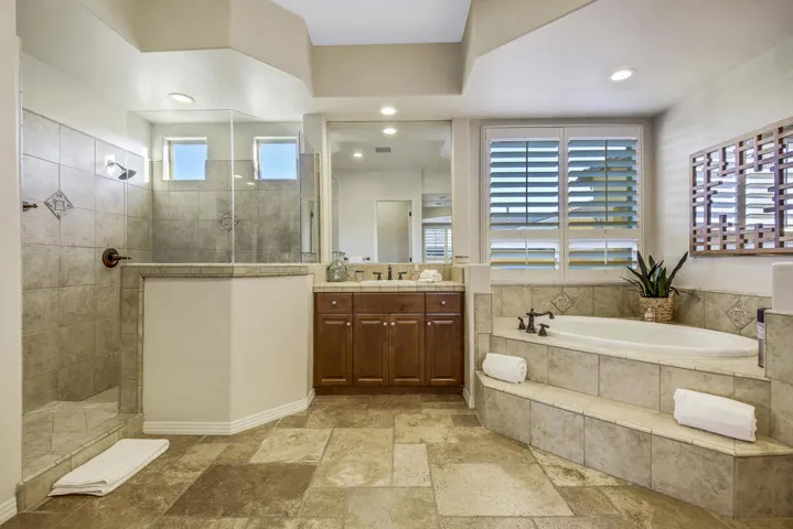 37 MASTER BATH FULL SIZE