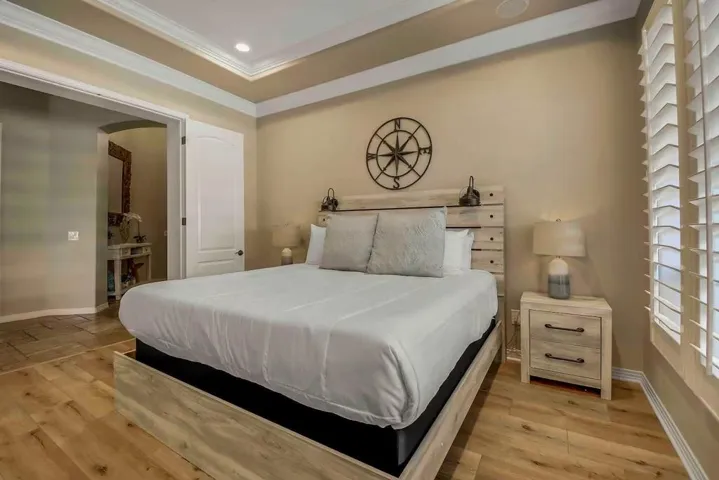 98287360-2faf-46b5-bb85-747a9a03bc83 (2)