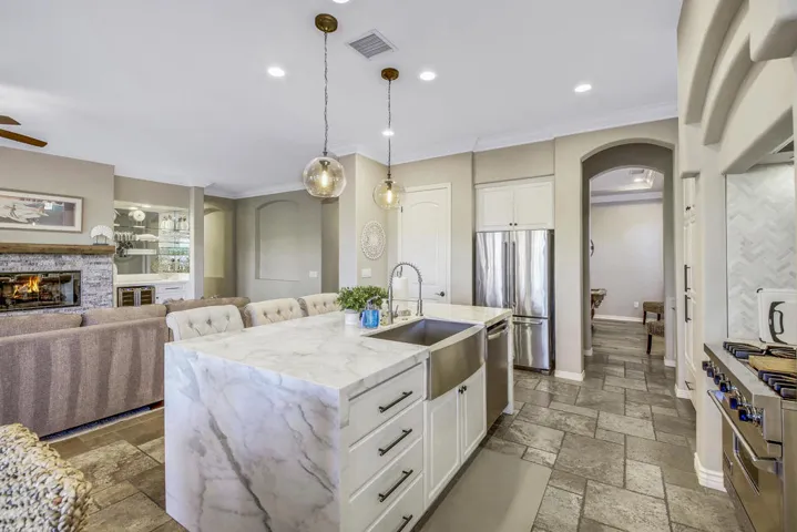 16 KITCHEN FULL SIZE