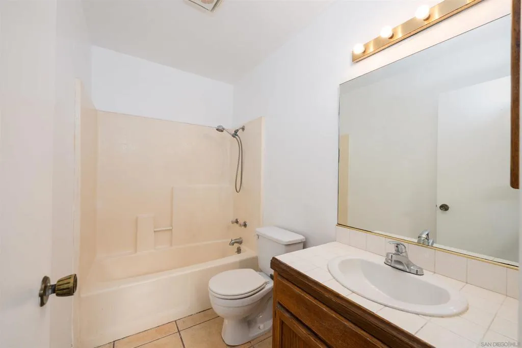 5654 Tumbleweed Way, Oceanside, California 92057 home-pic-18