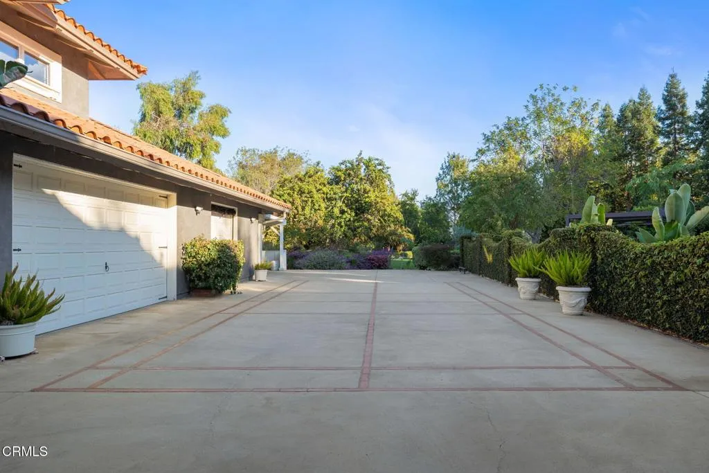 145-web-or-mls-UpmarketMedia-12250Linda-
