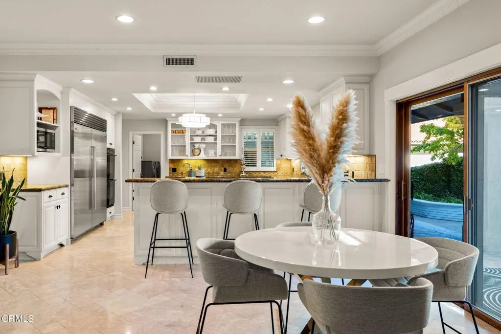 72-web-or-mls-UpmarketMedia-12250Linda-e