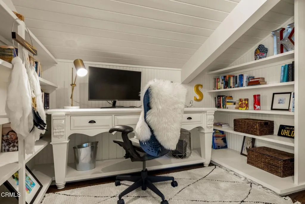 88-web-or-mls-UpmarketMedia-12250Linda-e