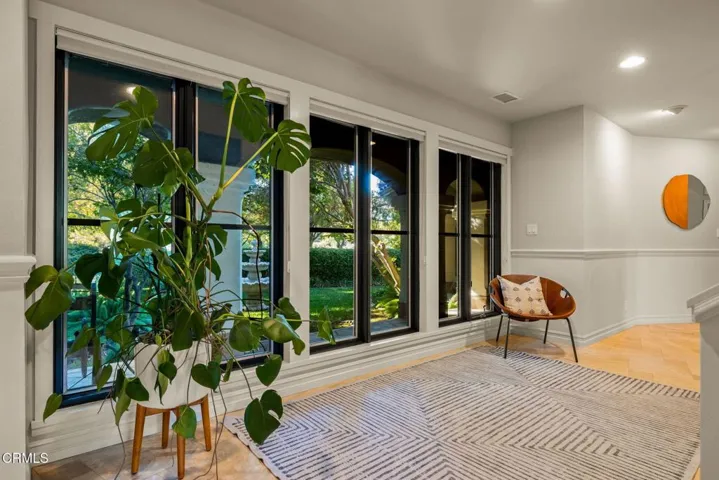 46-web-or-mls-UpmarketMedia-12250Linda-e