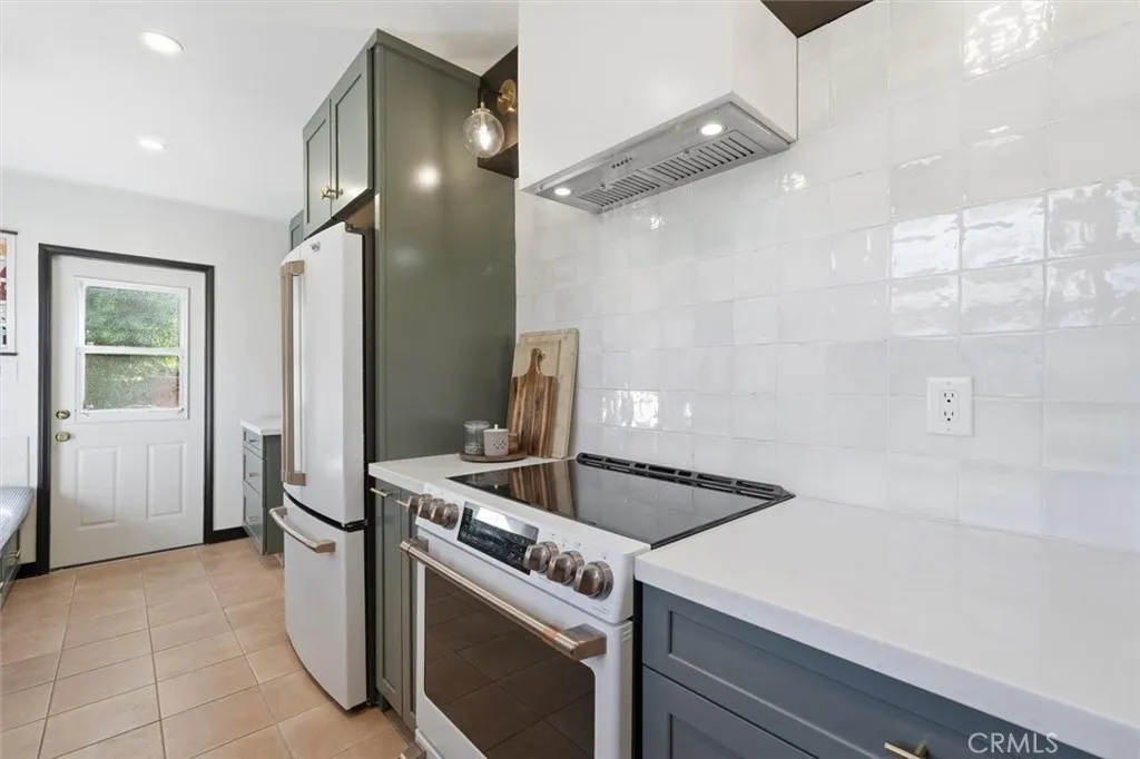 2324 Roycroft Avenue, Long Beach, California 90815 home-pic-12