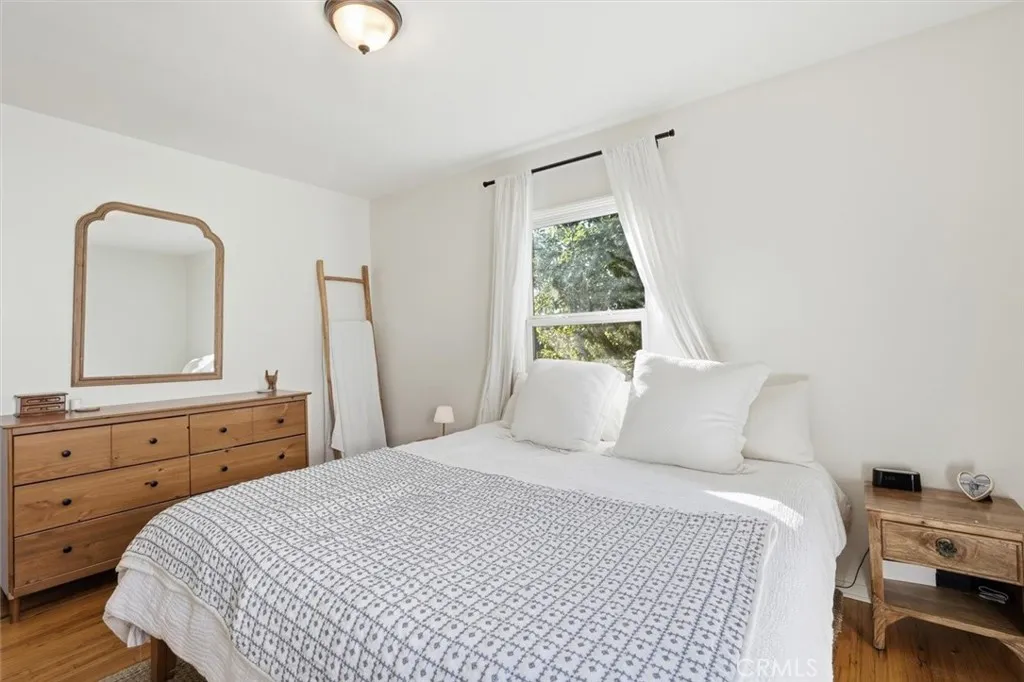 2324 Roycroft Avenue, Long Beach, California 90815 home-pic-18