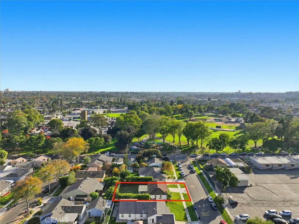 2324 Roycroft Avenue, Long Beach, California 90815 home-pic-37
