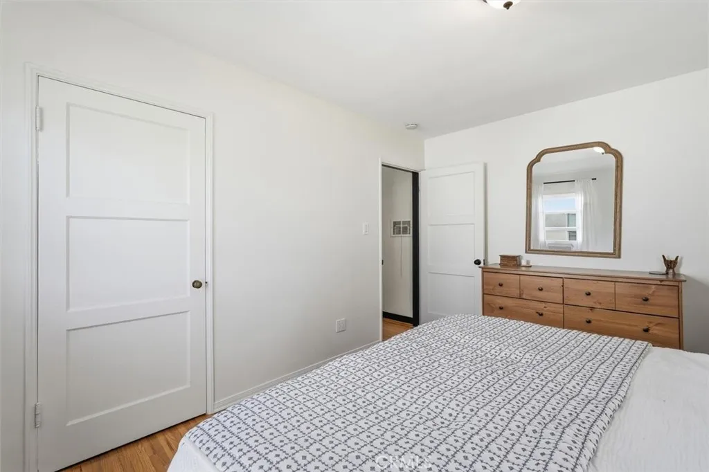 2324 Roycroft Avenue, Long Beach, California 90815 home-pic-19