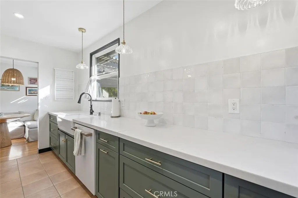 2324 Roycroft Avenue, Long Beach, California 90815 home-pic-15