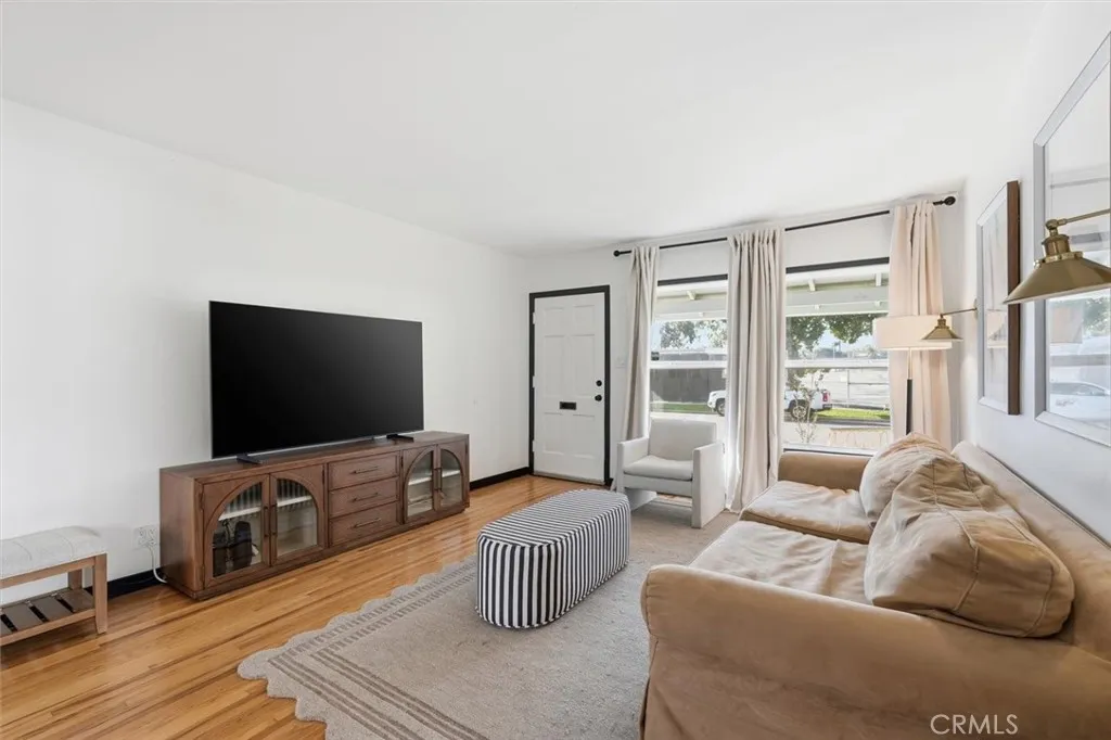 2324 Roycroft Avenue, Long Beach, California 90815 home-pic-7