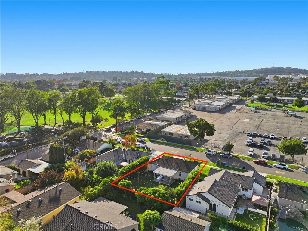 2324 Roycroft Avenue, Long Beach, California 90815 home-pic-36