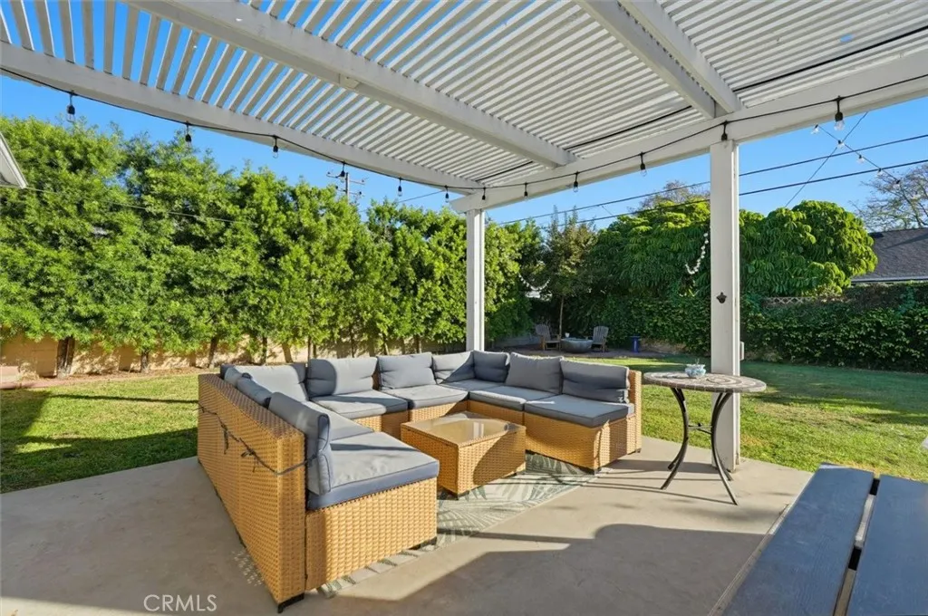 2324 Roycroft Avenue, Long Beach, California 90815 home-pic-24