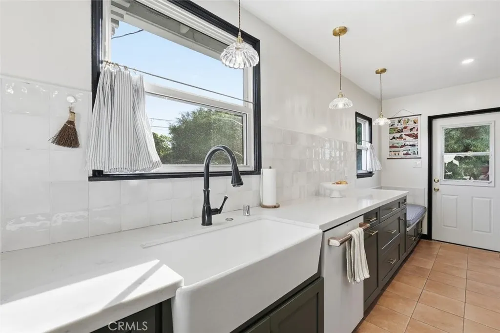 2324 Roycroft Avenue, Long Beach, California 90815 home-pic-13