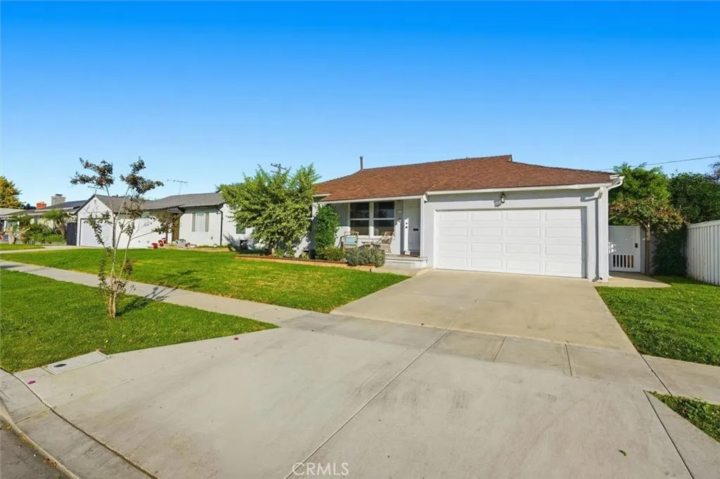 2324 Roycroft Avenue, Long Beach, California 90815 home-pic-3