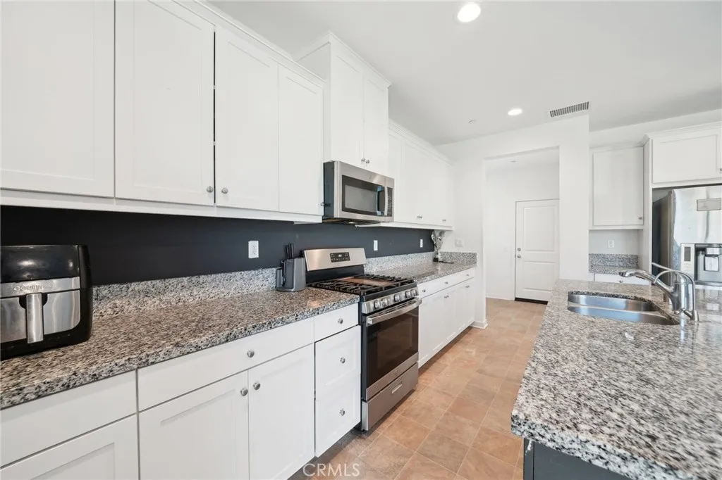 36927 Arezzo Court, Beaumont, California 92223 home-pic-13
