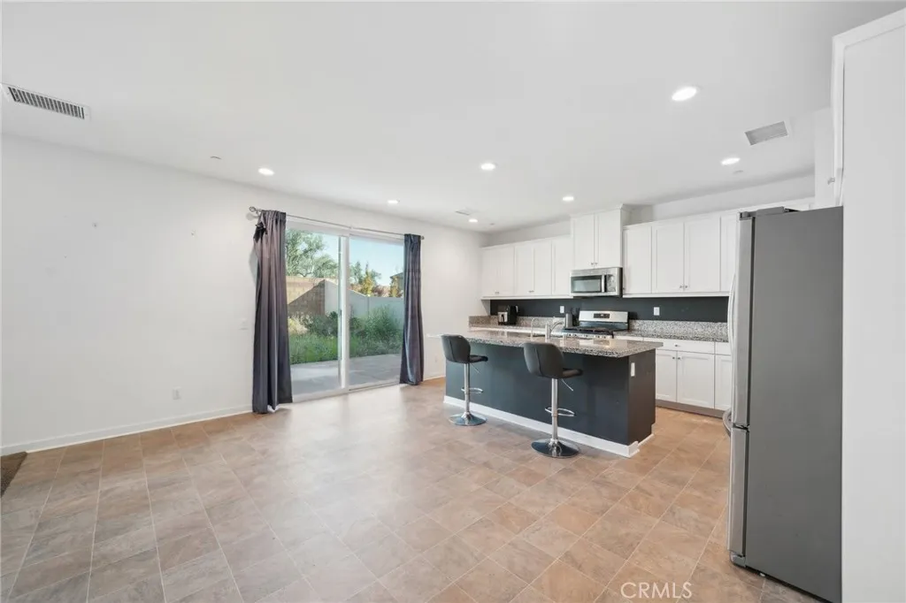 36927 Arezzo Court, Beaumont, California 92223 home-pic-14