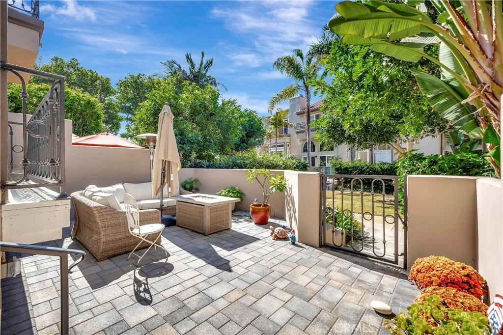 19305 Champion Lane, Huntington Beach, California 92648 home-pic-3