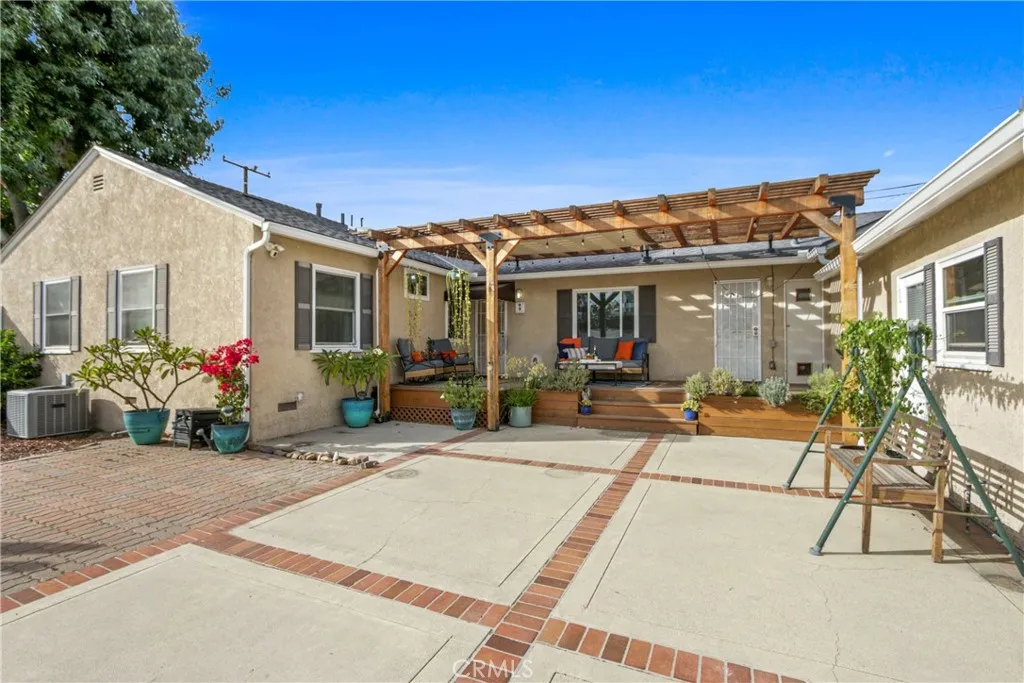 2400 Quincy, Long Beach, California 90815 home-pic-22