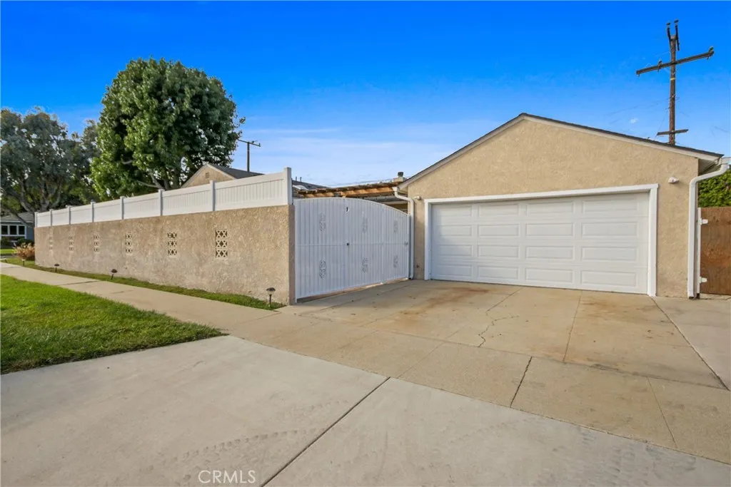 2400 Quincy, Long Beach, California 90815 home-pic-24