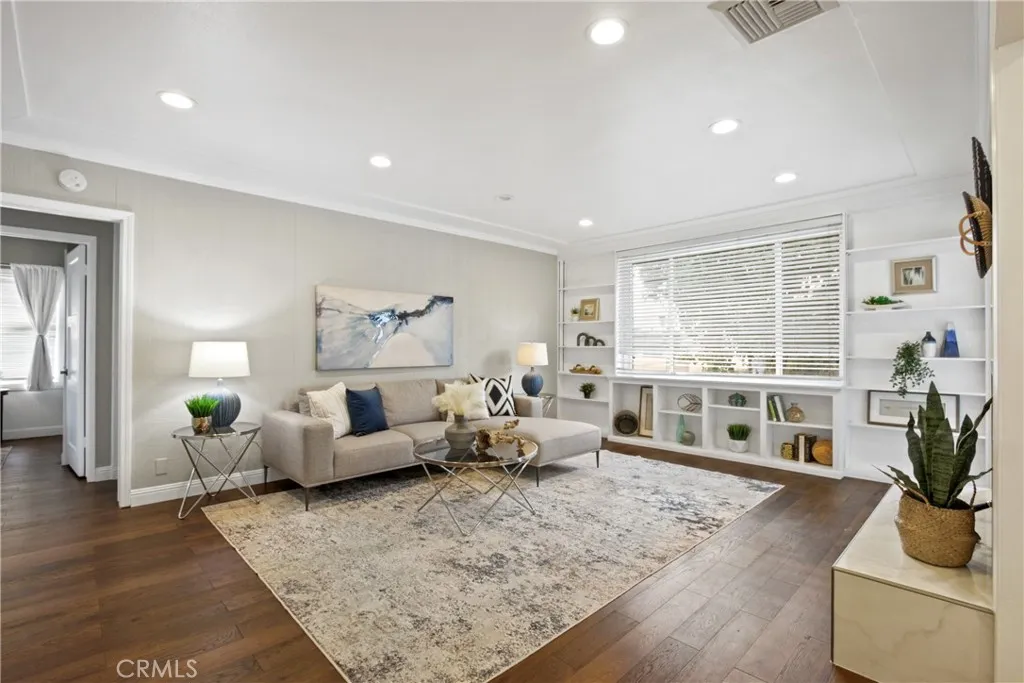 2400 Quincy, Long Beach, California 90815 home-pic-2