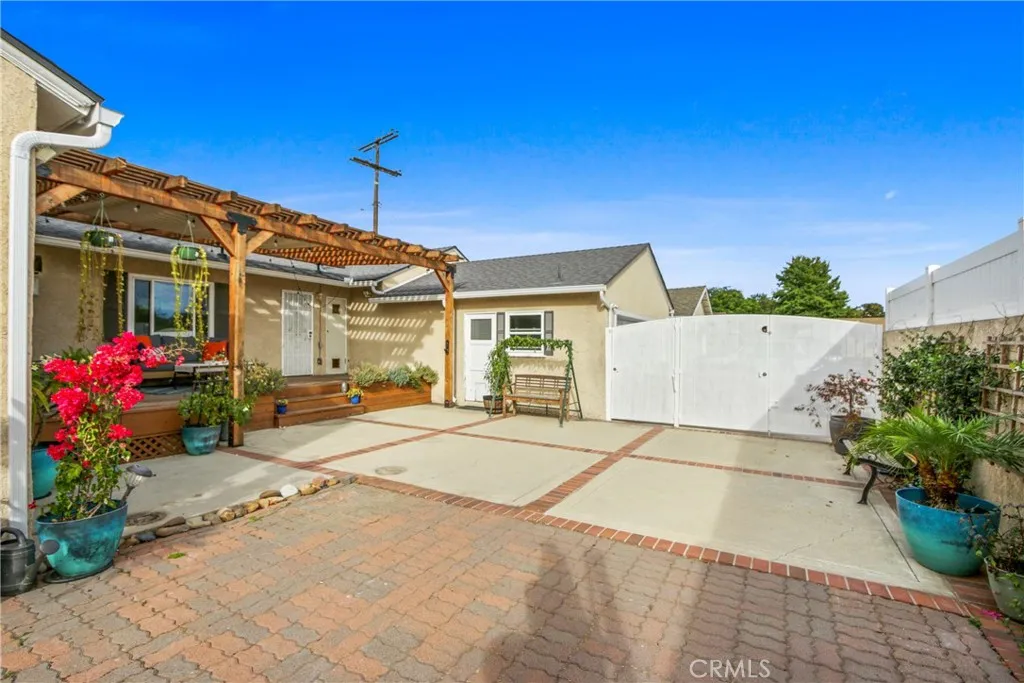 2400 Quincy, Long Beach, California 90815 home-pic-23